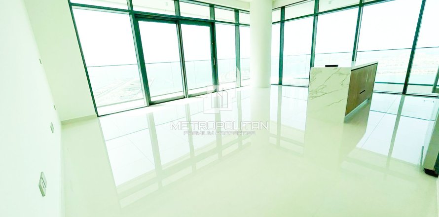 Квартира в EMAAR Beachfront, Dubai Harbour, Дубай, 3 спальни, 180м², № 73910
