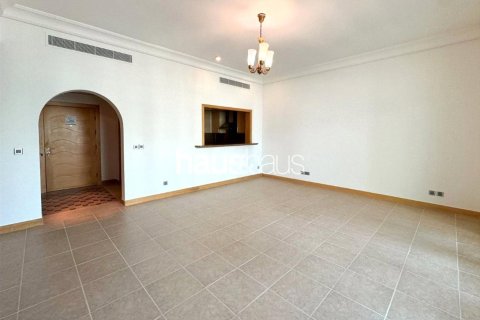 Снять в аренду квартиру в Shoreline Apartments, Пальма Джумейра, Дубай: 2 спальни, 149м², № 44960 - фото 3