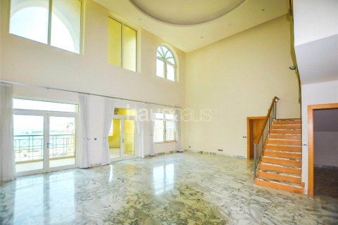 Снять в аренду пентхаус в Shoreline Apartments, Пальма Джумейра, Дубай: 4 спальни, 488м², № 44961 - фото 4