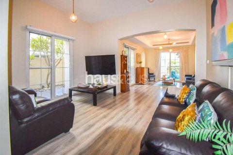 Снять в аренду виллу в Арабиан Ранчес, Дубай: 3 спальни, 259м², № 44945 - фото 3