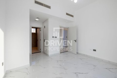 Villa in Al Quoz, Dubai 5 bedrooms, 505.49 sq.m. № 140825 - photo 9