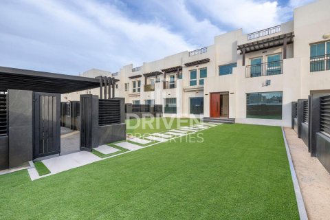 Villa in Al Quoz, Dubai 5 bedrooms, 505.49 sq.m. № 140825