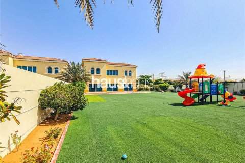 Вилла в Legacy, Jumeirah Park, Дубай, 4 спальни, 1075м², № 44495
