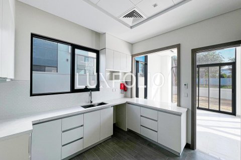 Villa en Murooj Al Furjan, Al Furjan, Dubai, 5 dormitorios, 425 m², № 45515 - foto 19
