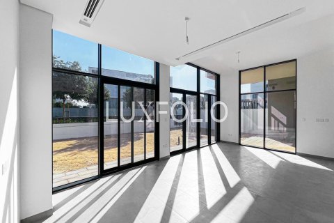 Villa en Murooj Al Furjan, Al Furjan, Dubai, 5 dormitorios, 425 m², № 45515 - foto 2
