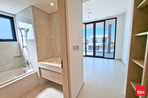 Снять в аренду виллу в Джабаль-Али, Дубай: 4 спальни, 676м², № 110870 - фото 13