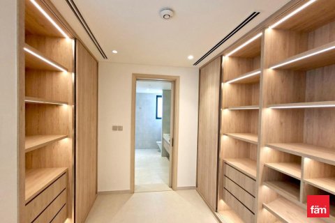 Снять в аренду виллу в Джабаль-Али, Дубай: 4 спальни, 676м², № 110870 - фото 14