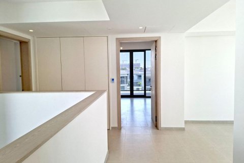 Снять в аренду виллу в Джабаль-Али, Дубай: 4 спальни, 676м², № 110870 - фото 17