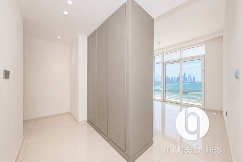 Apartment in EMAAR Beachfront, Dubai Harbour, Dubai 2 bedrooms, 119 sq.m. № 137719 - photo 12