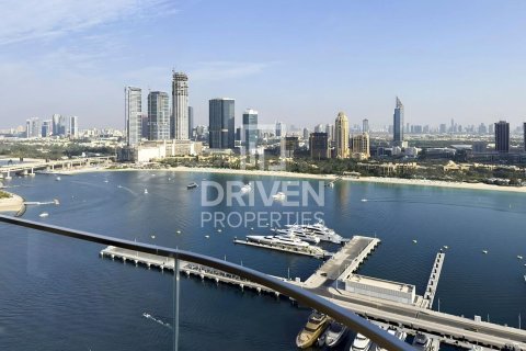 Apartment in EMAAR Beachfront, Dubai Harbour, Dubai 3 bedrooms, 178.19 sq.m. № 136703
