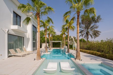 Villa en Jumeirah Islands, Dubai, 7 dormitorios, 817.64 m², № 141128