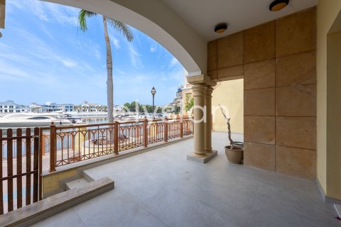 Townhouse in Marina Residences, Palm Jumeirah, Dubai 3 bedrooms, 380 sq.m. № 38075 - photo 2