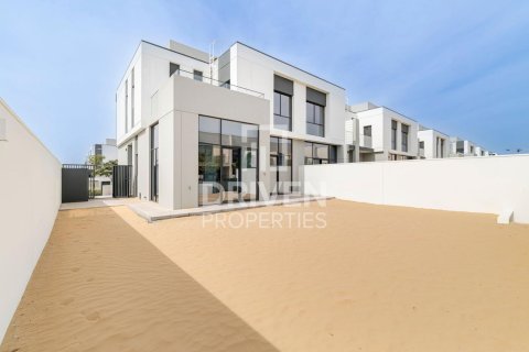 Снять в аренду виллу в Murooj Al Furjan, Al Furjan, Дубай: 4 спальни, 353.87м², № 136833 - фото 6