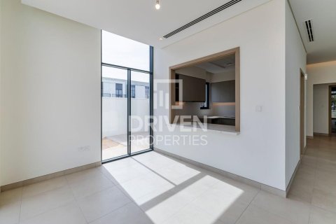 Снять в аренду виллу в Murooj Al Furjan, Al Furjan, Дубай: 4 спальни, 353.87м², № 136833 - фото 16