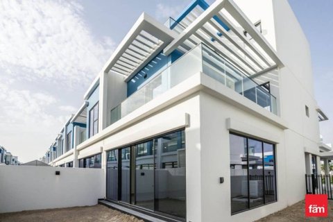 Villa à Dubai, 5 chambres, 219.6 m², № 111871