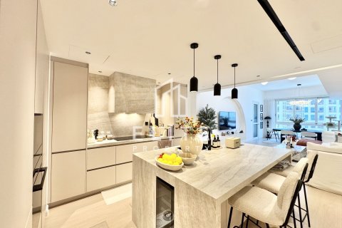 Apartment in Marina Residences, Palm Jumeirah, Dubai 2 bedrooms, 188 sq.m. № 139011 - photo 2