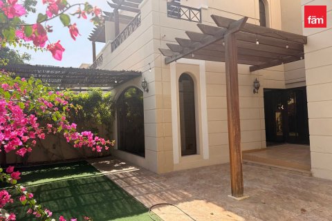 Townhouse in Dubai 4 bedrooms, 297.5 sq.m. № 139146 - photo 2