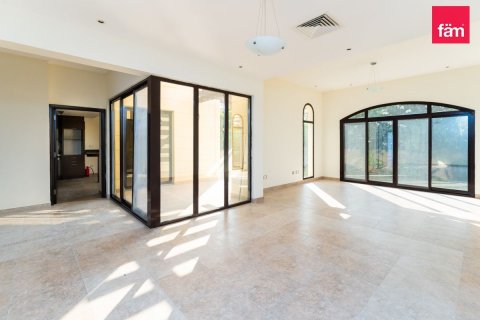 Townhouse in Dubai 4 bedrooms, 297.5 sq.m. № 139146 - photo 5
