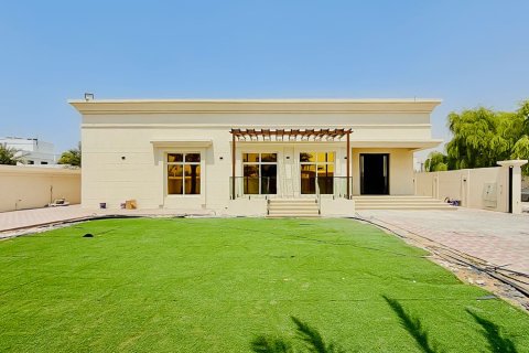 Вилла в Дубае, 4 спальни, 557.42м², № 142187
