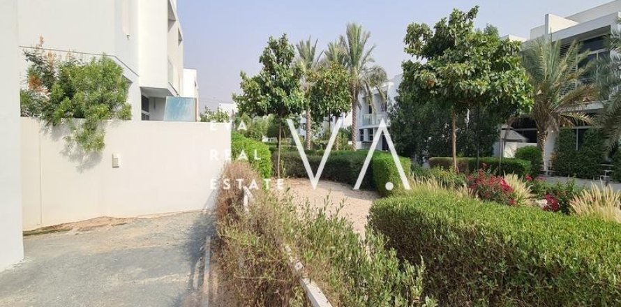 Таунхаус в Дубае, 3 спальни, 348.28м², № 52755