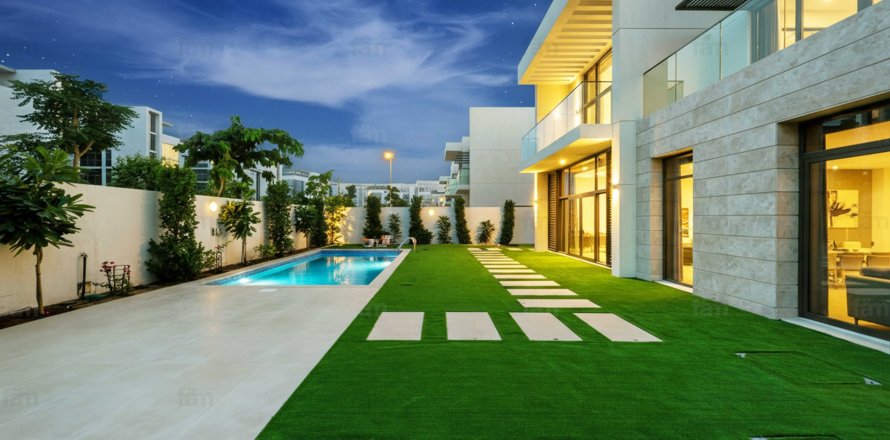 Villa in Dubai 4 bedrooms, 627 sq.m. № 60353