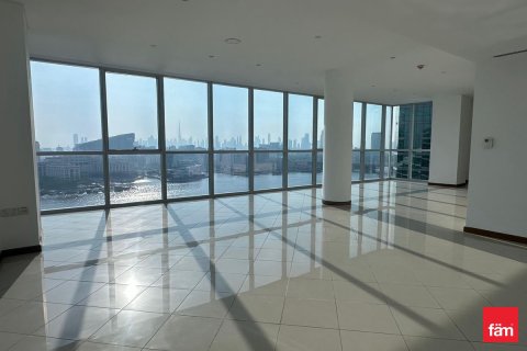Appartement à Dubai, 4 chambres, 384.2 m², № 70421