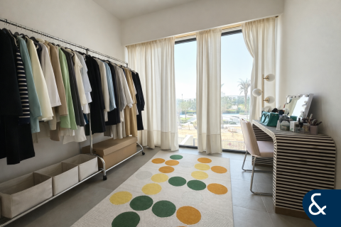 Townhouse in The Valley, Dubai 3 bedrooms, 192 sq.m. № 98380 - photo 13