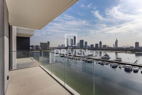 Снять в аренду квартиру в EMAAR Beachfront, Dubai Harbour, Дубай: 2 спальни, 114.18м², № 128495 - фото 2