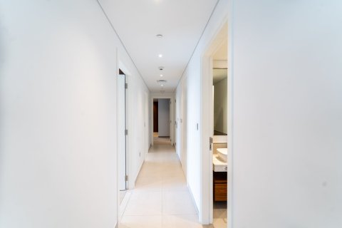 Apartment in Umm Suqeim, Dubai 3 bedrooms, 172 sq.m. № 97009 - photo 10