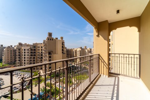 Apartment in Umm Suqeim, Dubai 3 bedrooms, 172 sq.m. № 97009 - photo 2