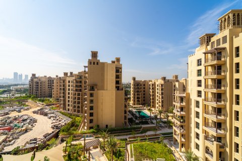 Apartment in Umm Suqeim, Dubai 3 bedrooms, 172 sq.m. № 97009 - photo 22