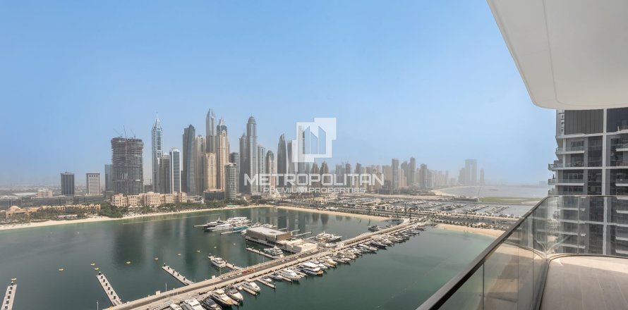 Apartment in EMAAR Beachfront, Dubai Harbour, Dubai 3 bedrooms, 178 sq.m. № 73425